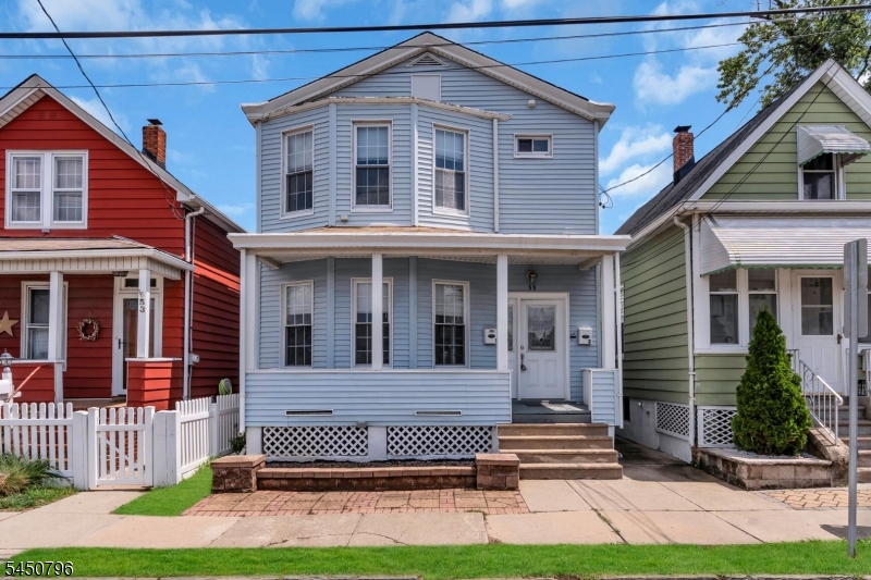 55 Maple Ave Property Photo 1