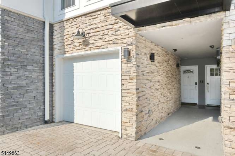 93 Prospect St Property Photo 3