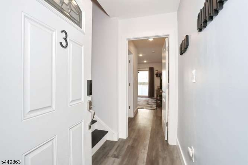 93 Prospect St Property Photo 5