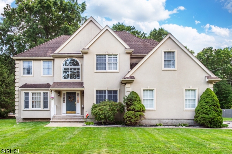 2 Kingston Ct Property Photo 2