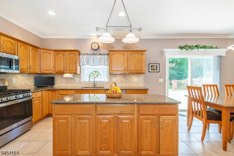 2 Kingston Ct Property Photo 6