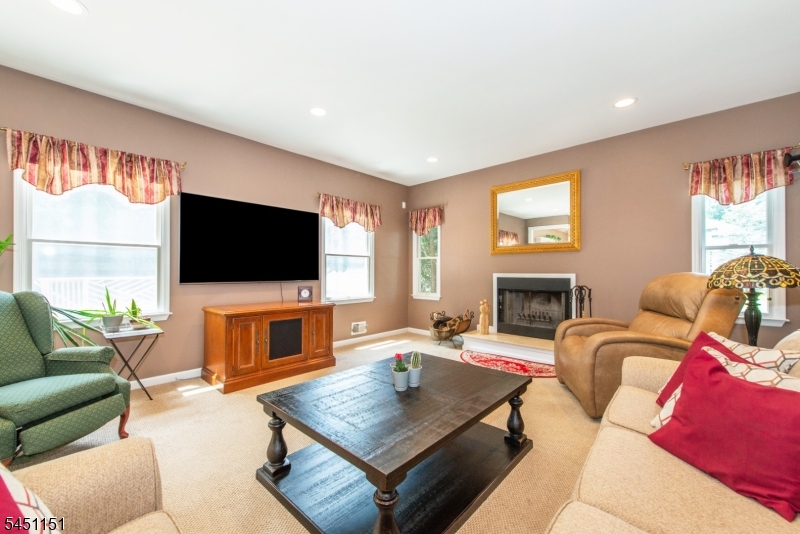 2 Kingston Ct Property Photo 17