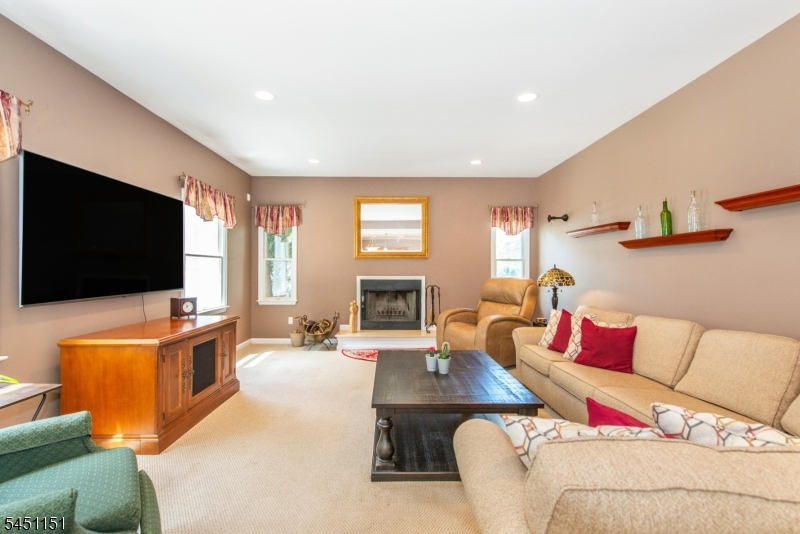 2 Kingston Ct Property Photo 18