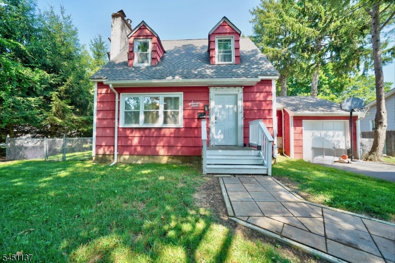 17 Orchard St Property Photo 1