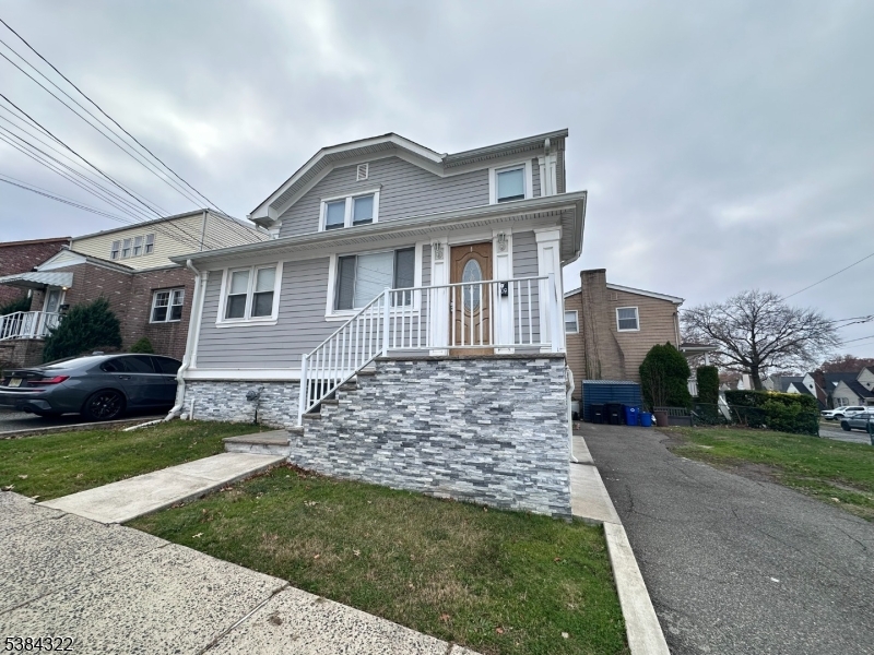 109 Arlington Blvd Property Photo 1
