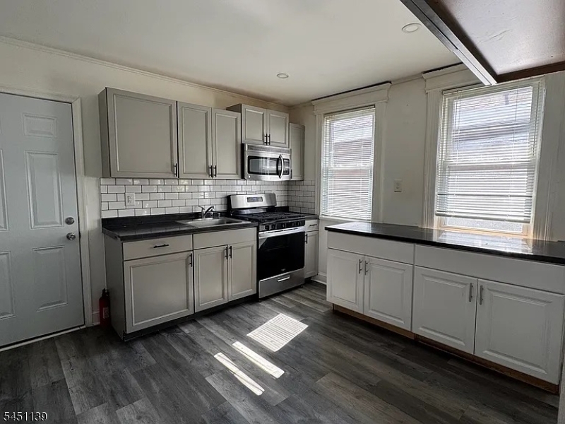 430 Washington Ave Property Photo 1