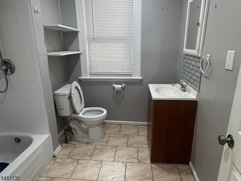 430 Washington Ave Property Photo 6