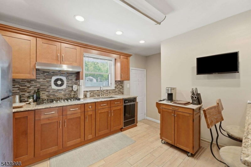 1265 North Ave Property Photo 10