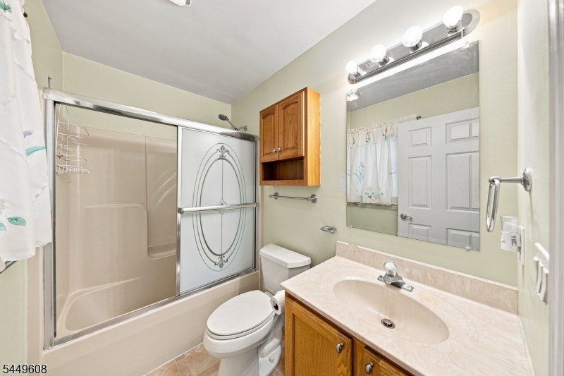10 Lakeview Ter Property Photo 24