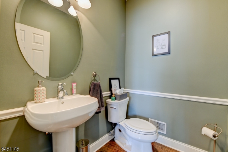 50 Bloomfield Ave 50 Property Photo 7