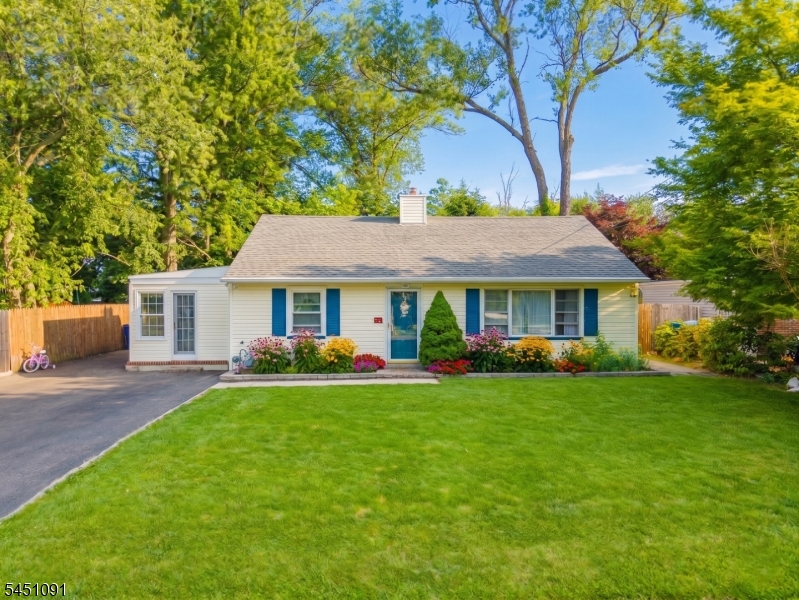 12 Pierrepont Ave Property Photo 1