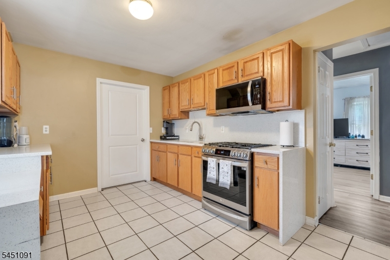 12 Pierrepont Ave Property Photo 6
