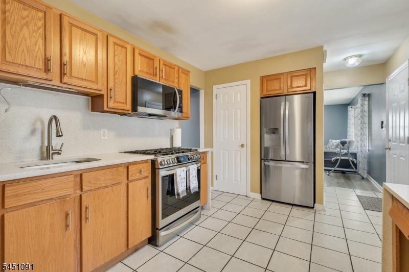 12 Pierrepont Ave Property Photo 7