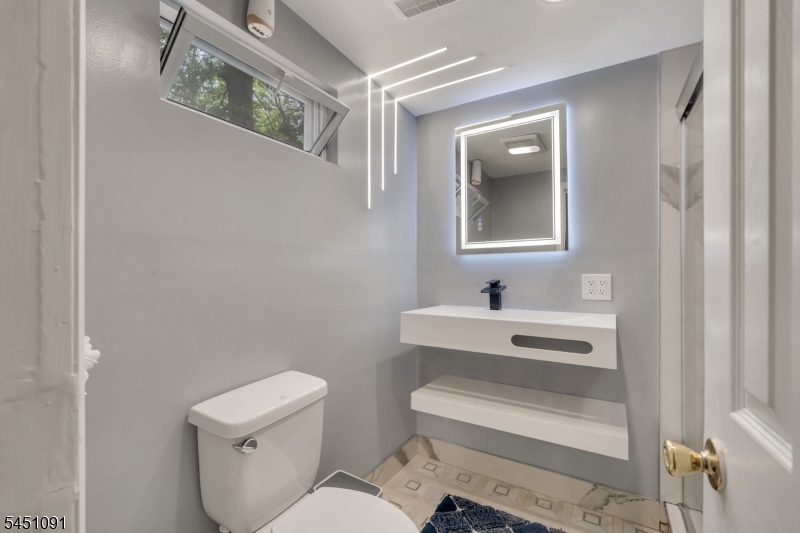 12 Pierrepont Ave Property Photo 10