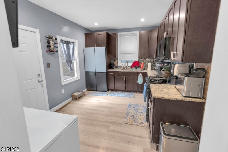 236 Halsted St Property Photo 3