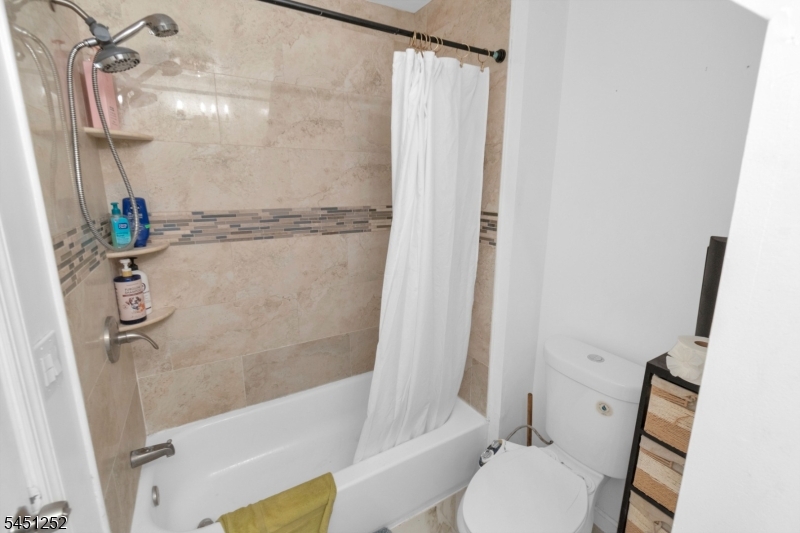 236 Halsted St Property Photo 5