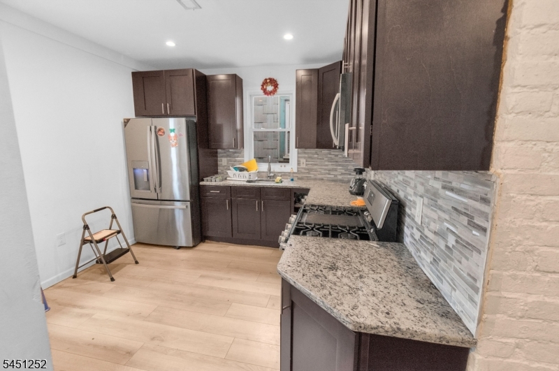 236 Halsted St Property Photo 16