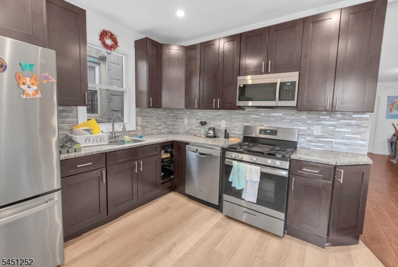 236 Halsted St Property Photo 17