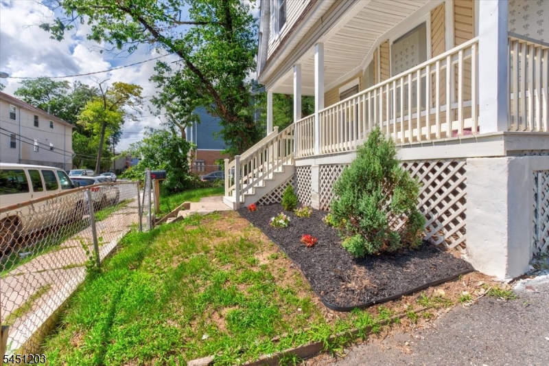 31 Voorhees St Property Photo 3