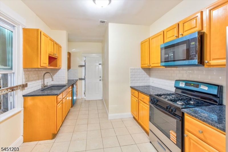 31 Voorhees St Property Photo 23