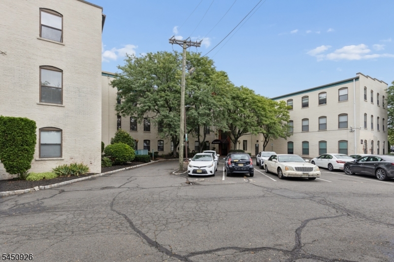 54 W Cherry St 112 Property Photo 16