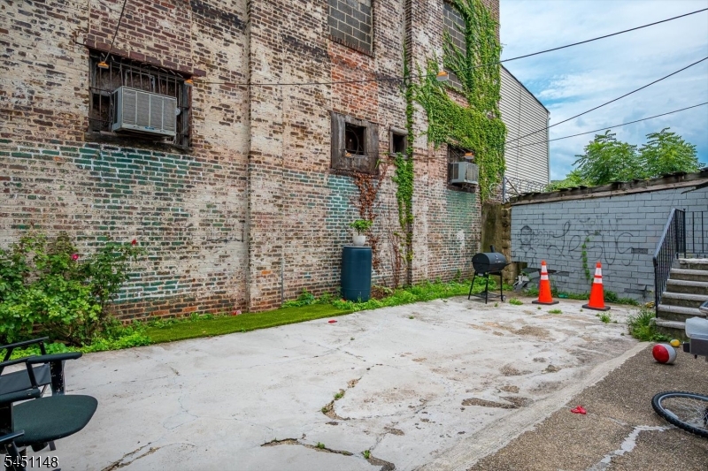 31 Bank St Property Photo 4