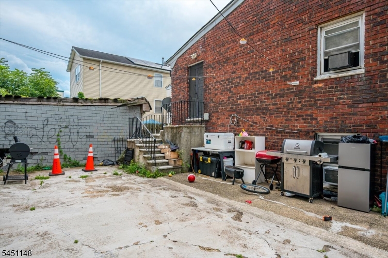 31 Bank St Property Photo 5
