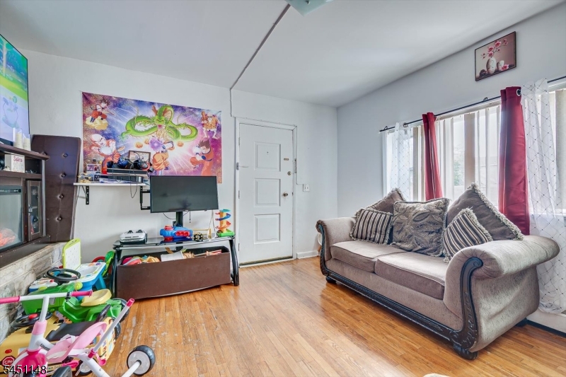 31 Bank St Property Photo 14