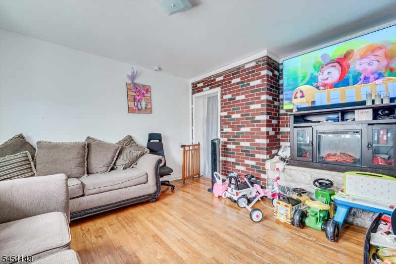 31 Bank St Property Photo 15