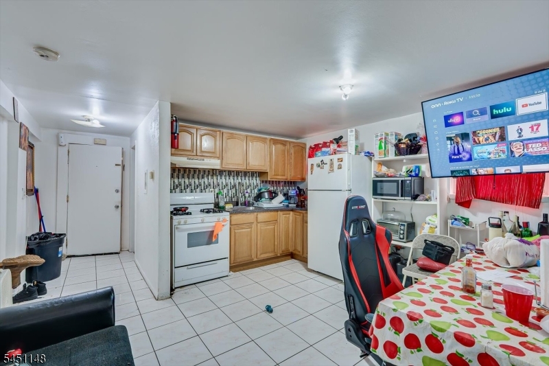 31 Bank St Property Photo 23