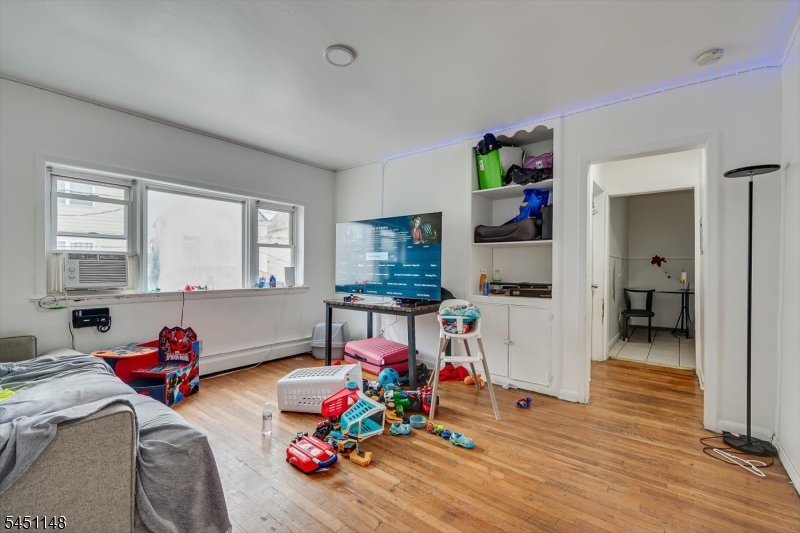 31 Bank St Property Photo 26