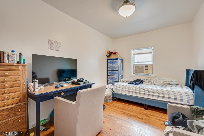 31 Bank St Property Photo 34