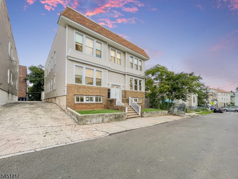 7 Patten Pl Property Photo 1
