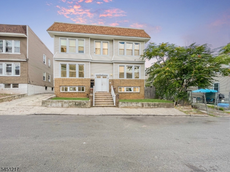 7 Patten Pl Property Photo 2