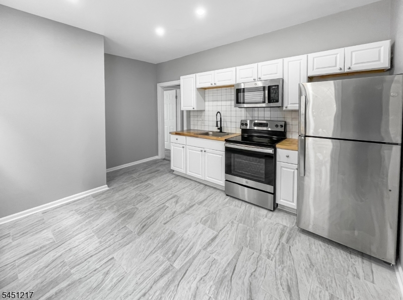 7 Patten Pl Property Photo 4