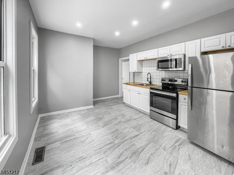7 Patten Pl Property Photo 6
