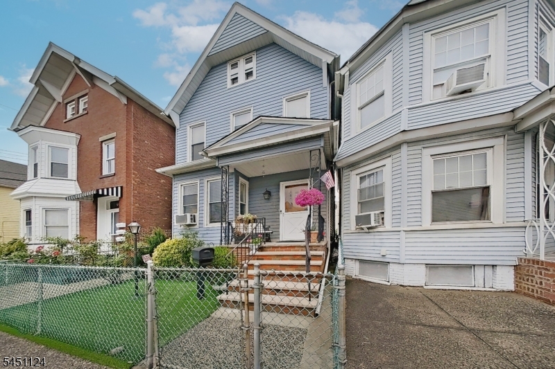 402 Davis Ave Property Photo 2