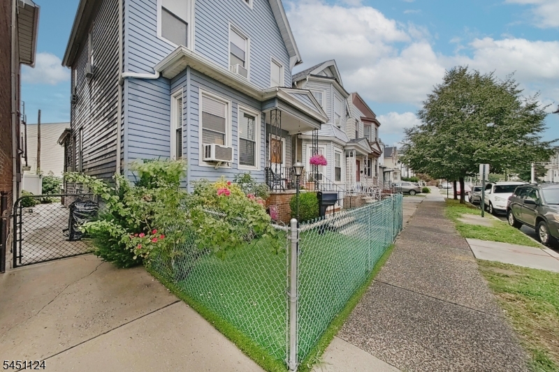 402 Davis Ave Property Photo 5
