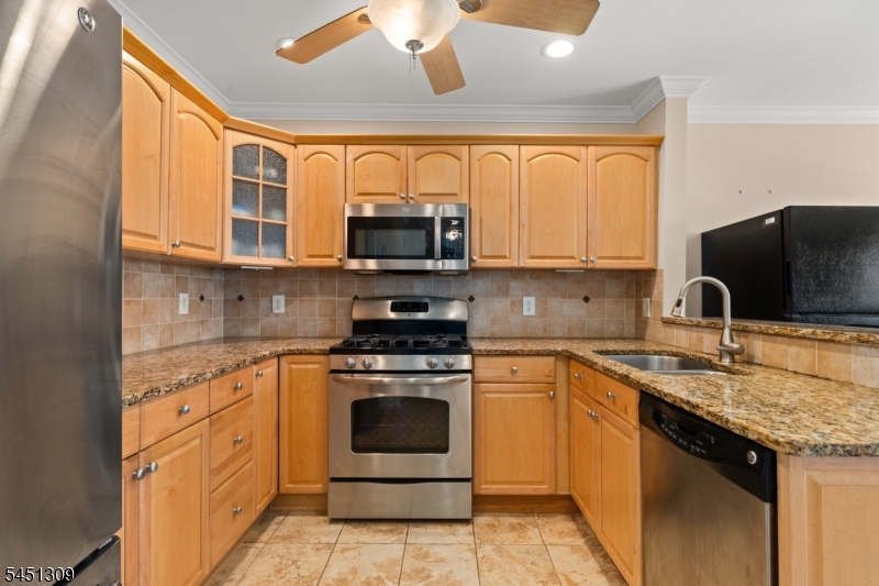 43 Manchester Ct Property Photo 6