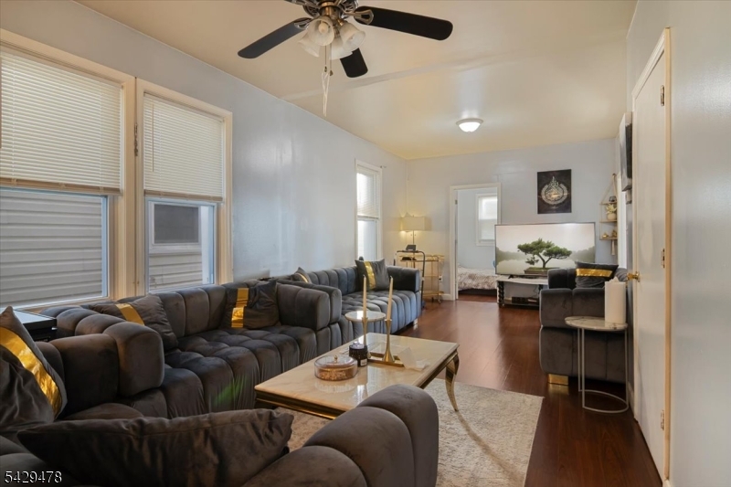 22 Tuttle St Property Photo 7