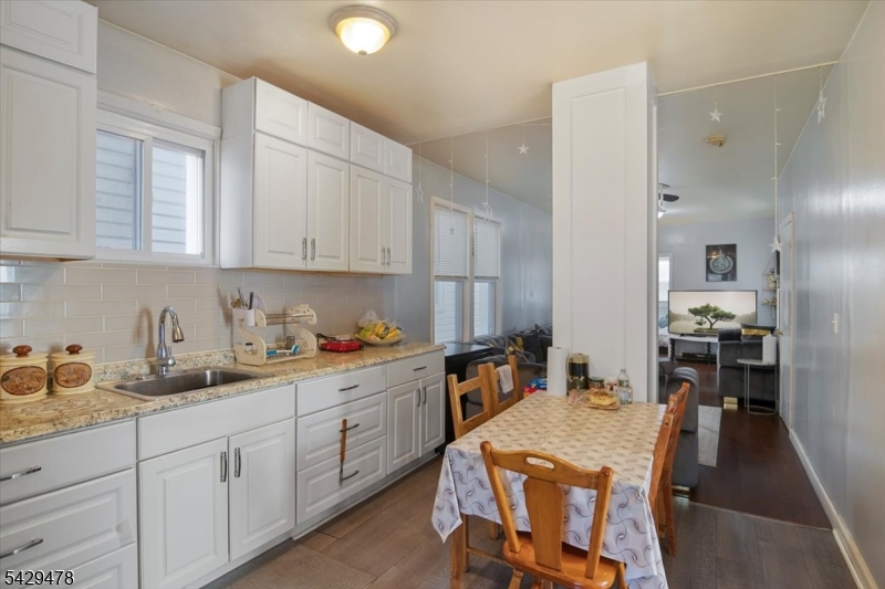 22 Tuttle St Property Photo 8