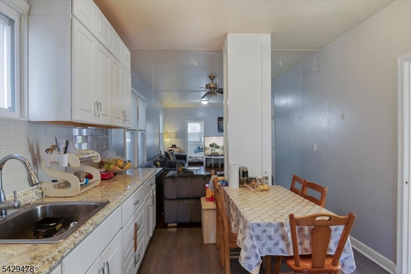 22 Tuttle St Property Photo 9