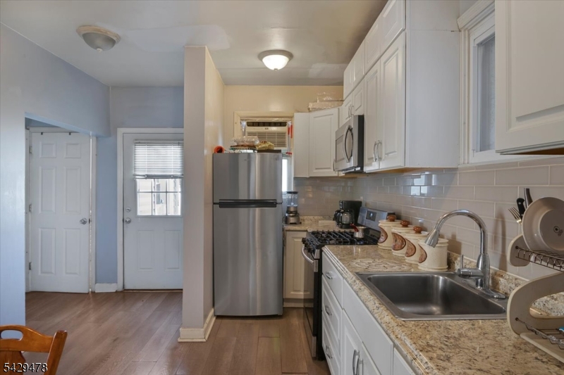 22 Tuttle St Property Photo 10