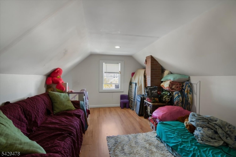 22 Tuttle St Property Photo 28