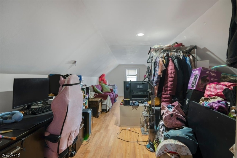 22 Tuttle St Property Photo 29