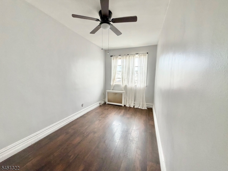 124 W 45th St Property Photo 16