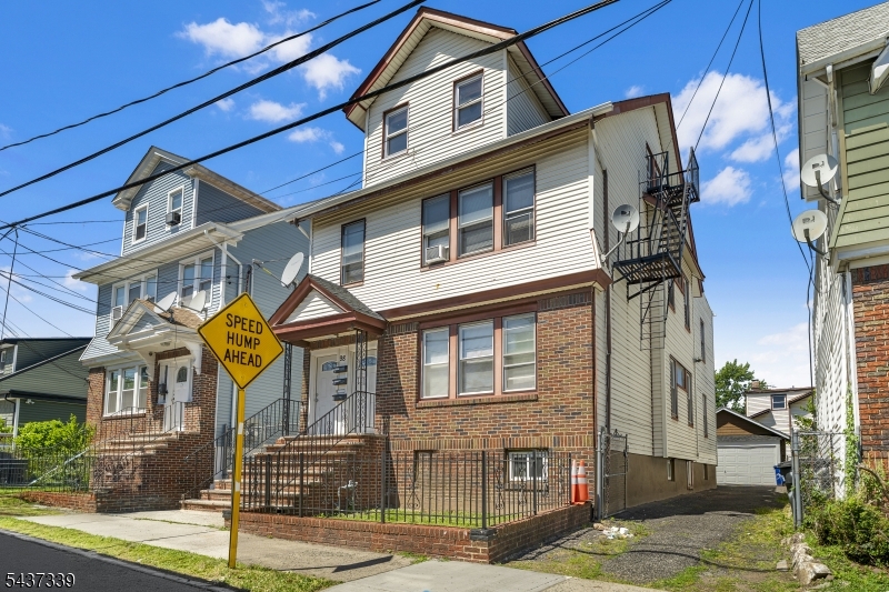 98 Delmar Pl Property Photo 1