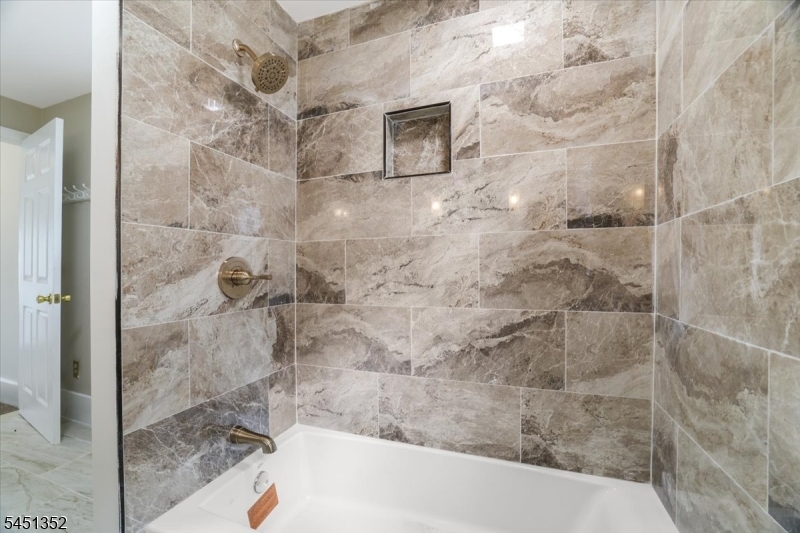 32 High Street Property Photo 29