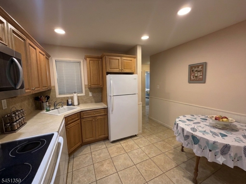 32 Dickinson Ct Property Photo 3