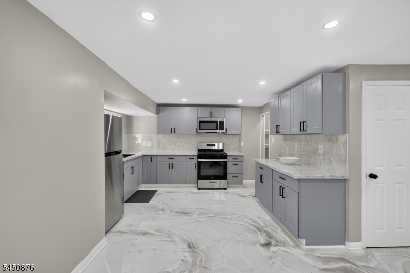 701 W Park Ave Property Photo 1